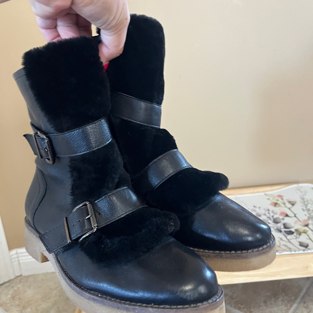Stylish Black Leather Women's Boots - Picture 2 of 14